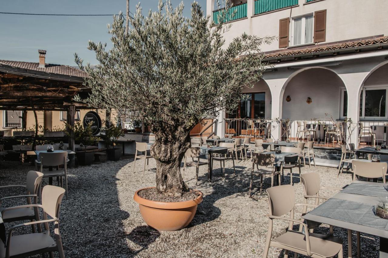 Albergo Ristorante Al Portico Gerra  Экстерьер фото